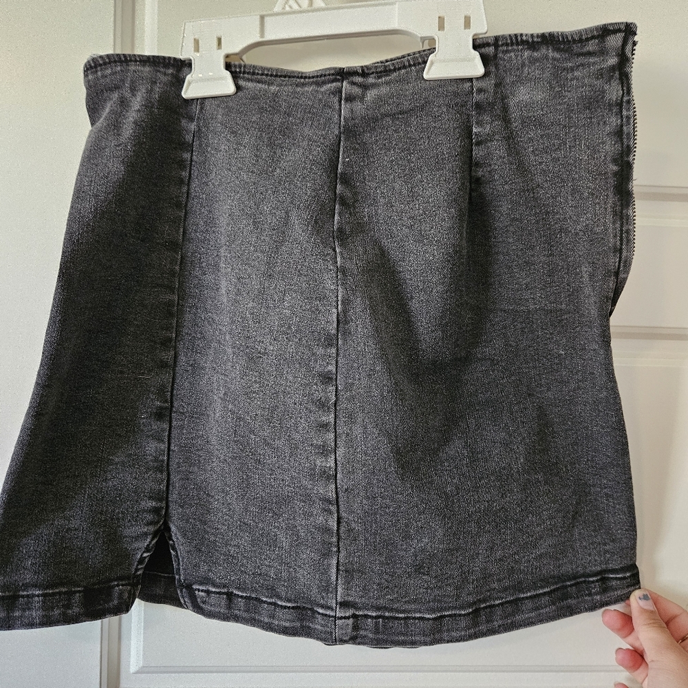 Stylish Black Denim Skirt